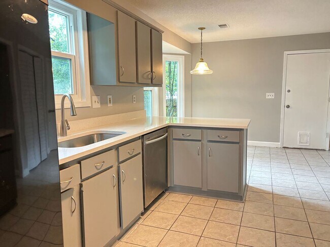 Building Photo - Available August 18th. REMODELED 3 BR/2 BA...