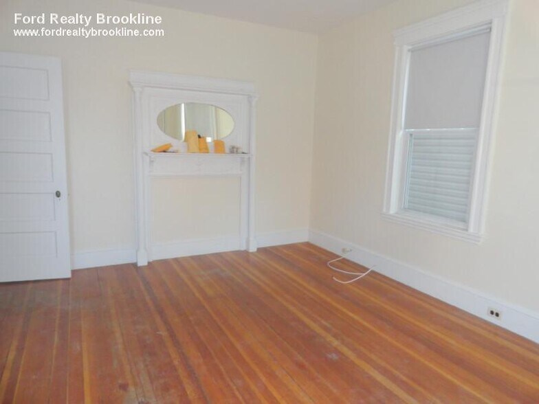 Building Photo - 102 Franklin St