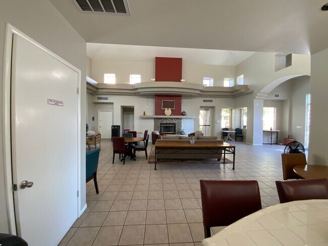 Building Photo - 2 Bed, 2 Bath, Condo with Pools, Fitness Center & Balcony located in Las Vegas, Nevada.