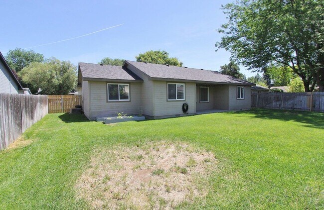 Building Photo - 705 Spruce Creek Dr