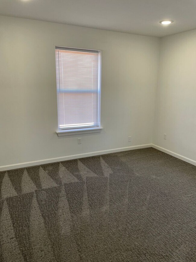 Building Photo - Townhomes Now Available in Strafford MO!