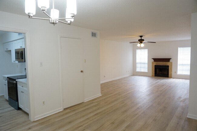 Building Photo - 7400 Bellerive Dr