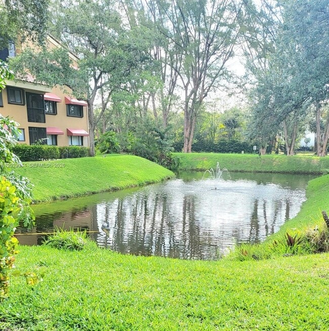 Building Photo - 15495 N Miami Lakeway
