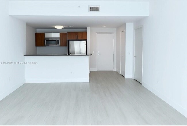 Building Photo - 300 S Biscayne Blvd