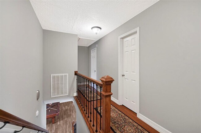 Building Photo - 6018 Gnarled Oaks Ct