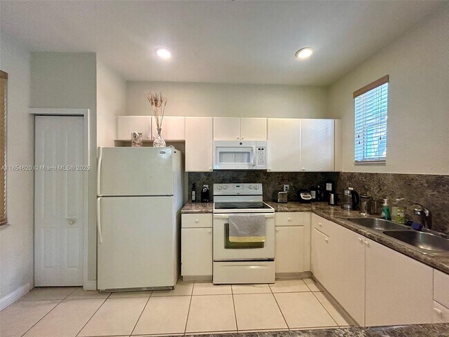 Building Photo - 1104 Shoma Dr
