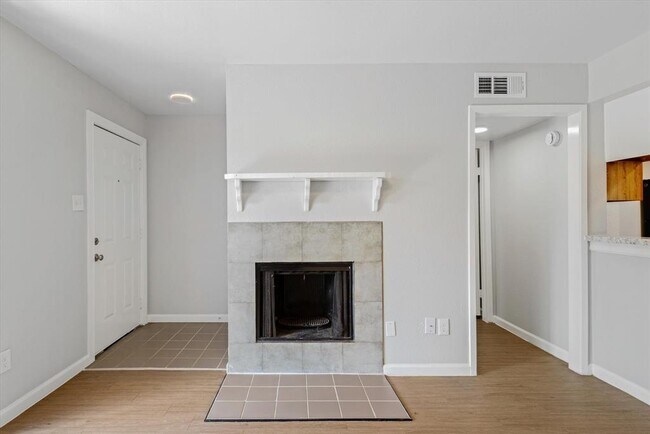 Building Photo - 18511 Egret Bay Blvd