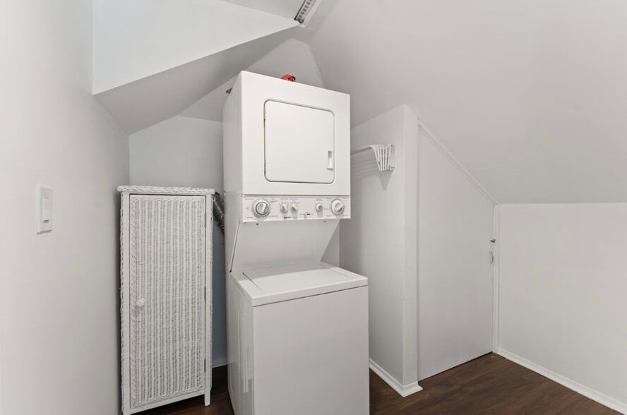 Building Photo - 409 Tappan Rd