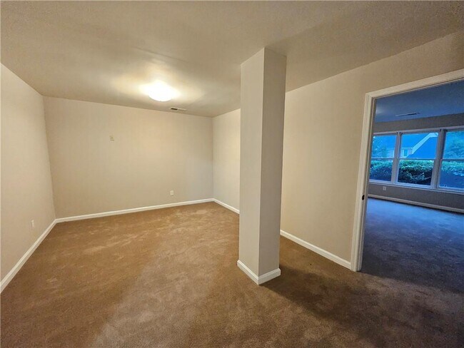 Building Photo - 144 Hunters Trce