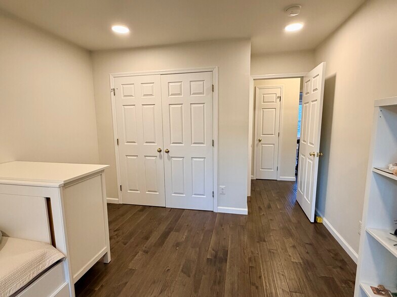 Building Photo - 56 Foxwood Sq N