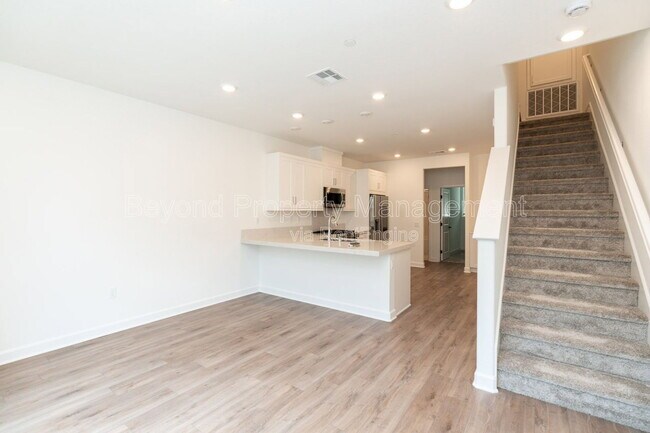 Building Photo - 2126 Senita Dr
