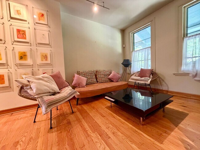 Building Photo - Stunning 4-Bedroom Home Nestled in Spruce Hill! Available in Mid-August!