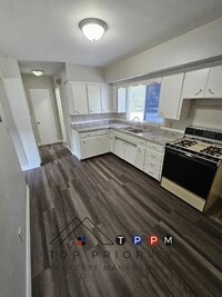 Building Photo - 211 Fereday Ct