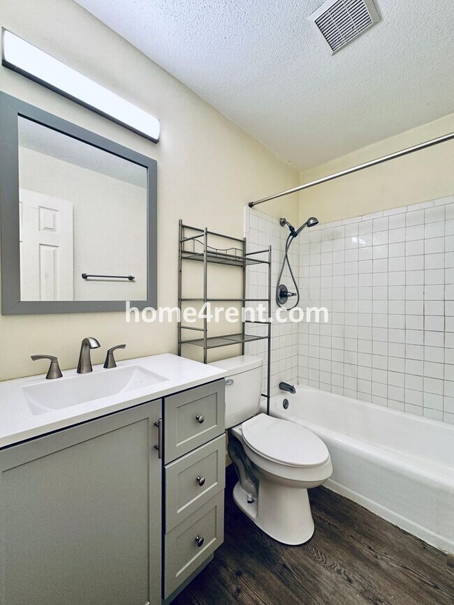 Building Photo - Olathe Duplex w/ Wood Floors, Finished Basement, and a Fenced Yard!