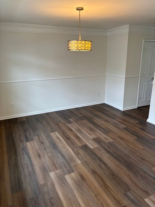 Building Photo - Large Four Bedroom Home In North Charlotte