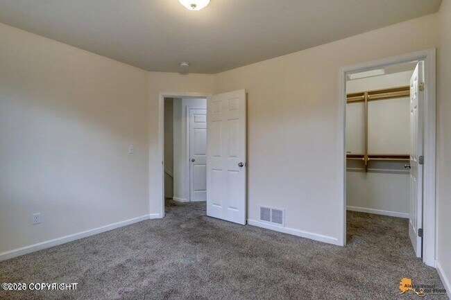 Building Photo - 1337 E 14th Ave