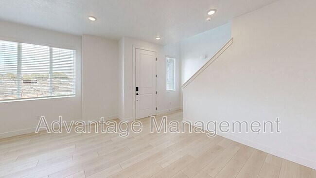 Building Photo - 7 S Moonlit Rd