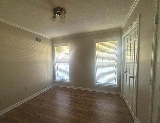 Building Photo - 335 Alexander Cove