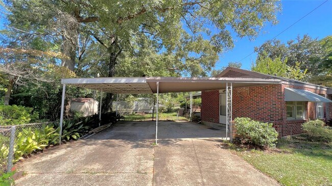 Building Photo - 804 Hillman St