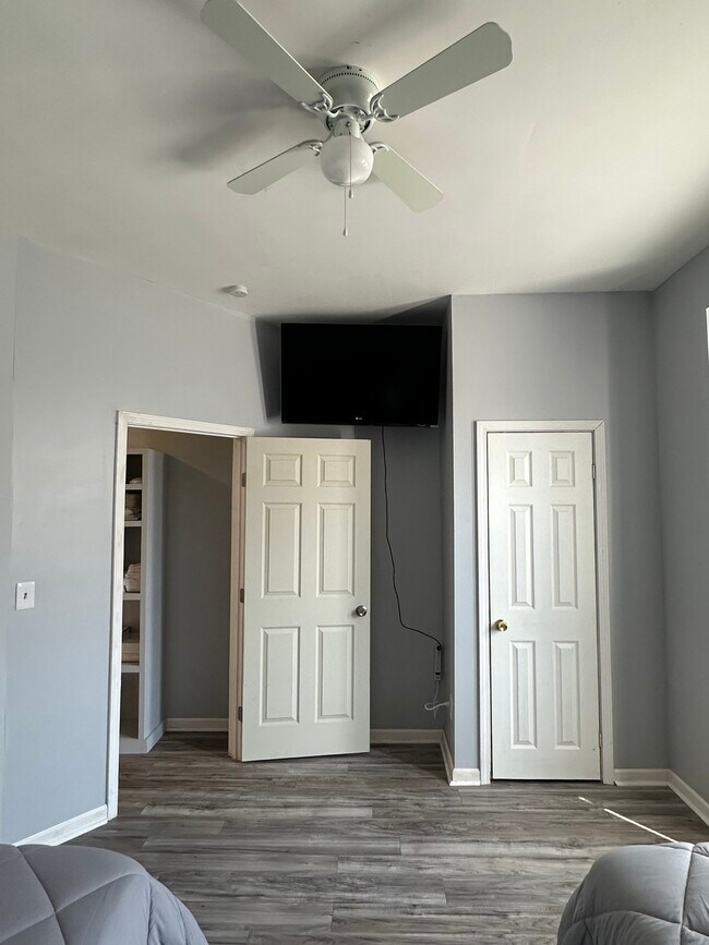 Building Photo - 3209 Iowa Ave