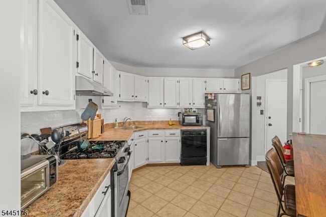 Building Photo - 51 Drake Ln