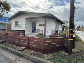 Front of cottage - 4710 Jewel St