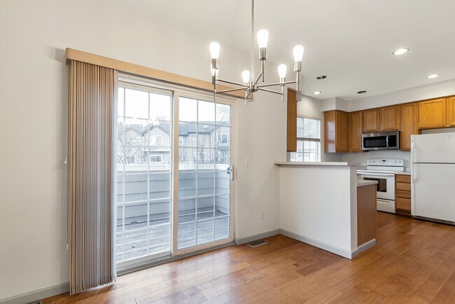 Building Photo - 2 Bedroom Condo in Littleton with a Fireplace and 2-car Garage!