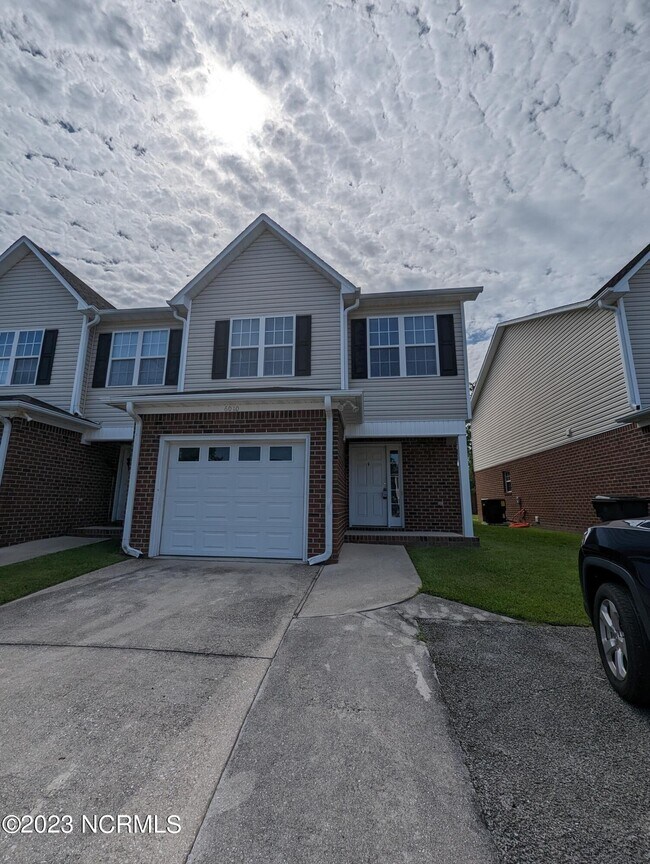Primary Photo - 6010 Larson Pl