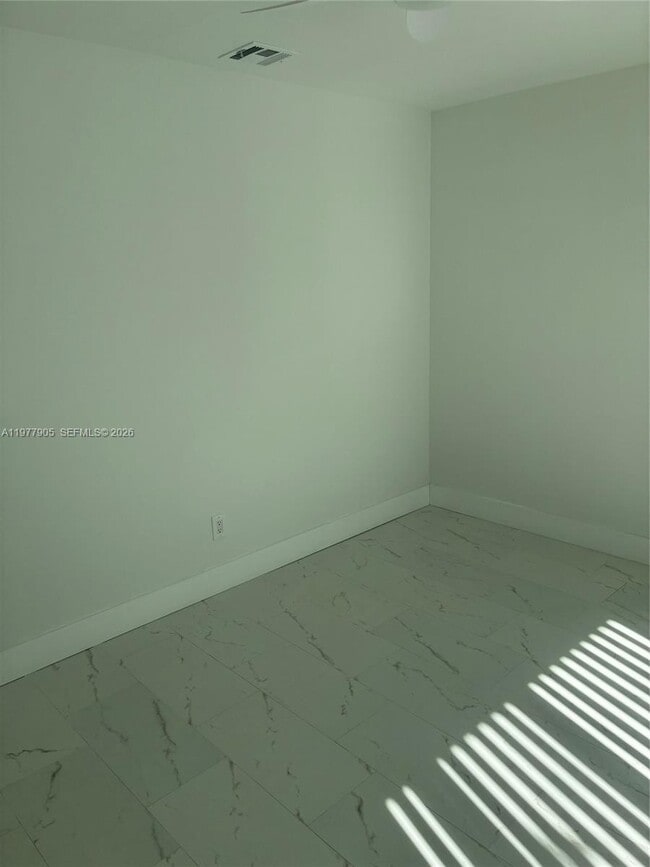 Building Photo - 1530 NE 33rd St