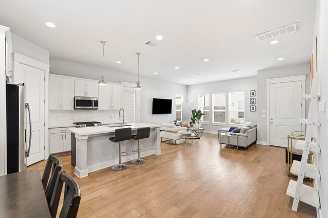 Building Photo - 3113 Paul Quinn St