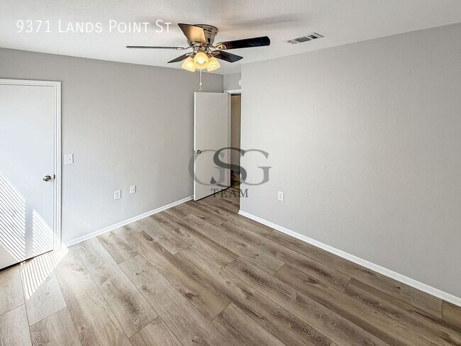 Building Photo - 9371 Lands Point St