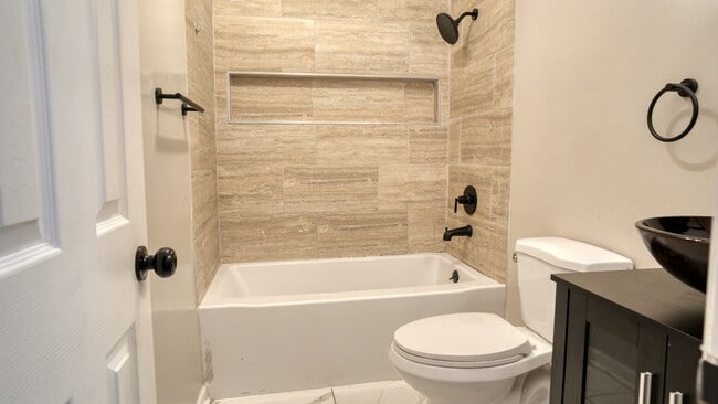 Building Photo - 6343 Cadbury Dr NW