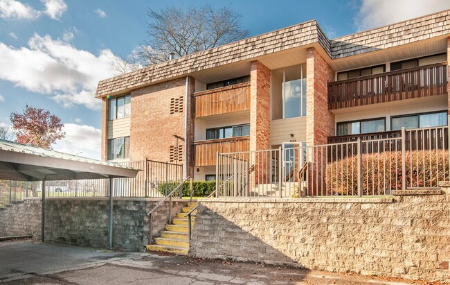 Building Photo - West Ann Arbor Condo: 2 Bed, 2 Bath with Indoor Pool & Patio