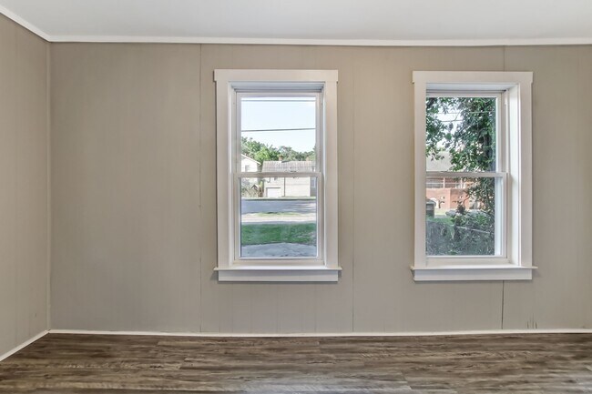 Building Photo - 513 E 36th St