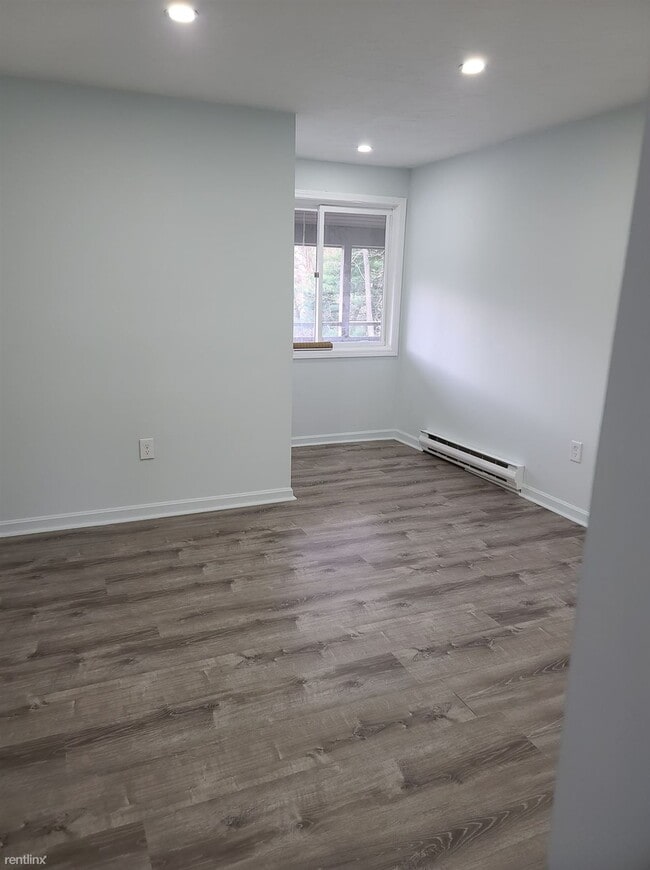 Building Photo - 2 br, 1 bath Condo - Twin Oaks Condominiums