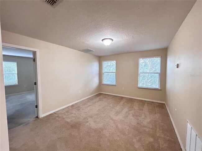 Building Photo - 2000 Traders Cove