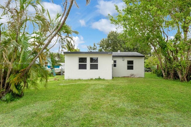 Building Photo - 3 bedroom in Hollywood FL 33020