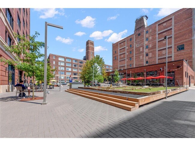 Building Photo - 748 N 3rd St