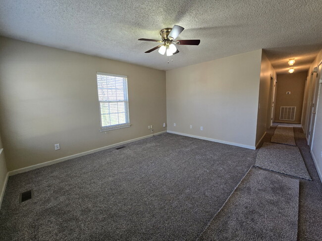 Building Photo - 1007 Walnut Dr