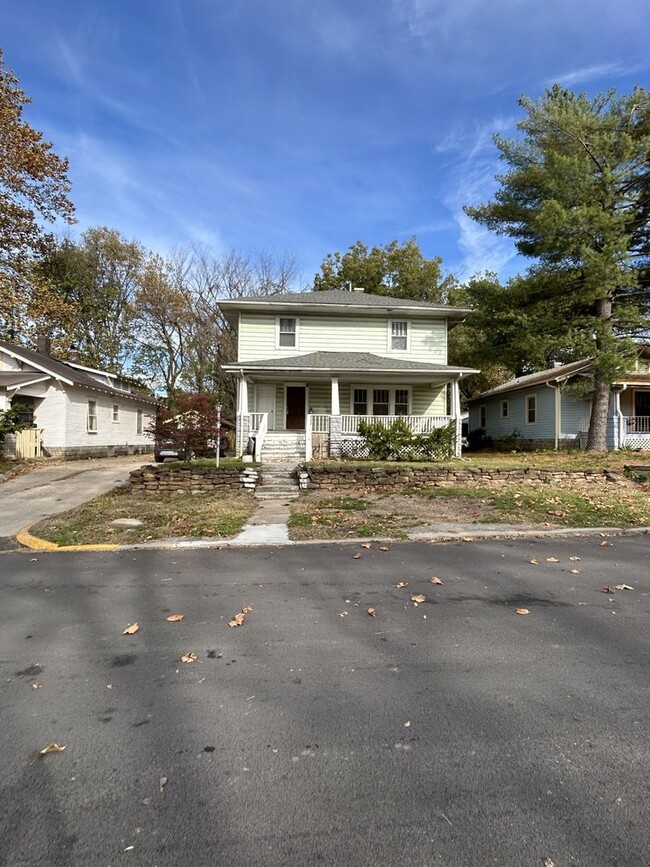 Building Photo - This One is a Stunner!  5br/3ba A MUST-SEE! - $1600/Mo!  Now Offering Short-Term Leasing!