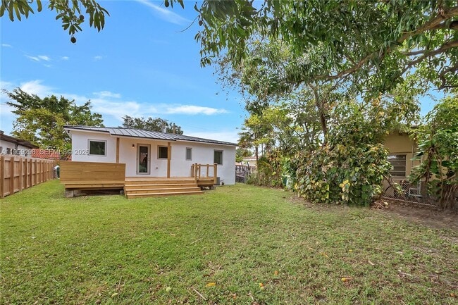 Building Photo - 3050 SW 23rd Terrace