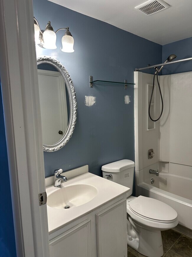 Building Photo - 8018 Grandview Ct