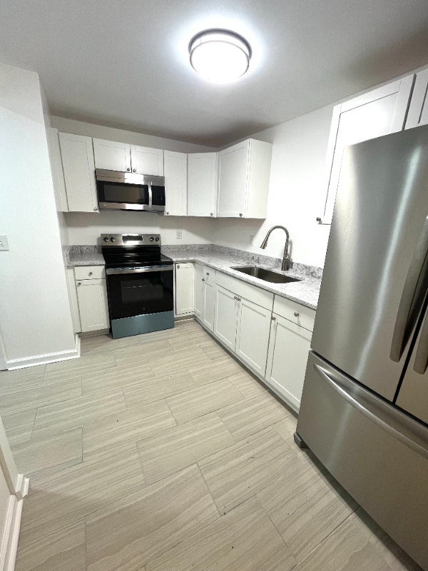 Building Photo - 711 S Jackson St