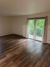 Building Photo - Immaculate Updated 2 Bedroom 1 bath