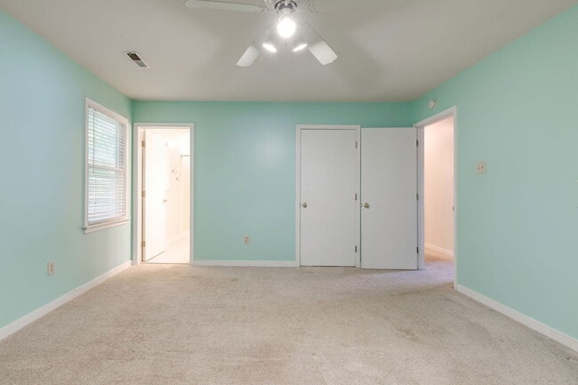 Building Photo - 2290 Greenfield Dr