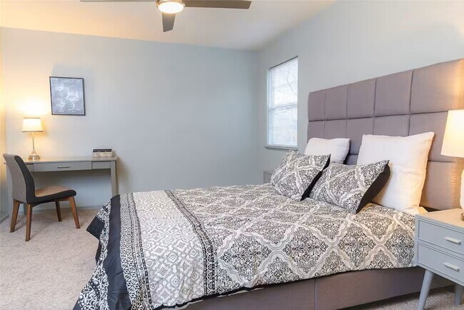 Building Photo - 106 NW Park St