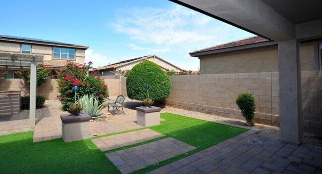 Building Photo - Stunning Executive Home (former model) in ...