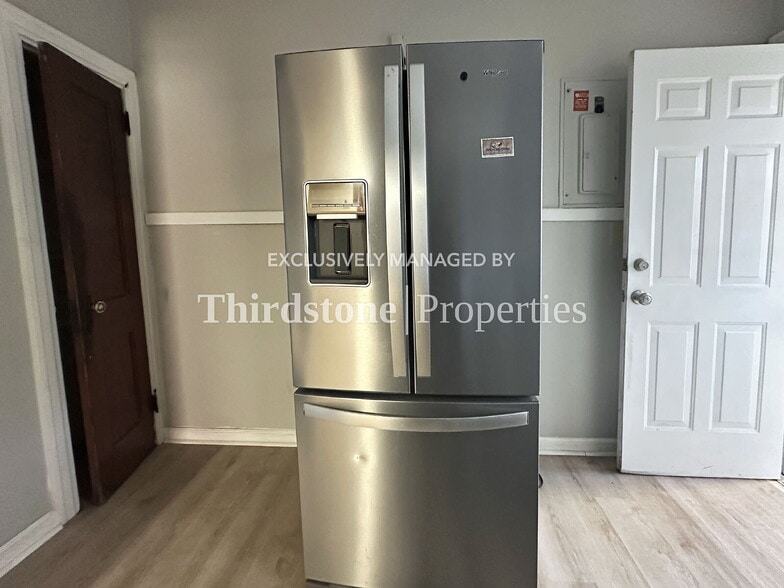 Building Photo - 6511 Evelyn Dr