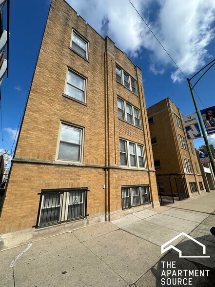 Building Photo - 3438 W Foster Ave