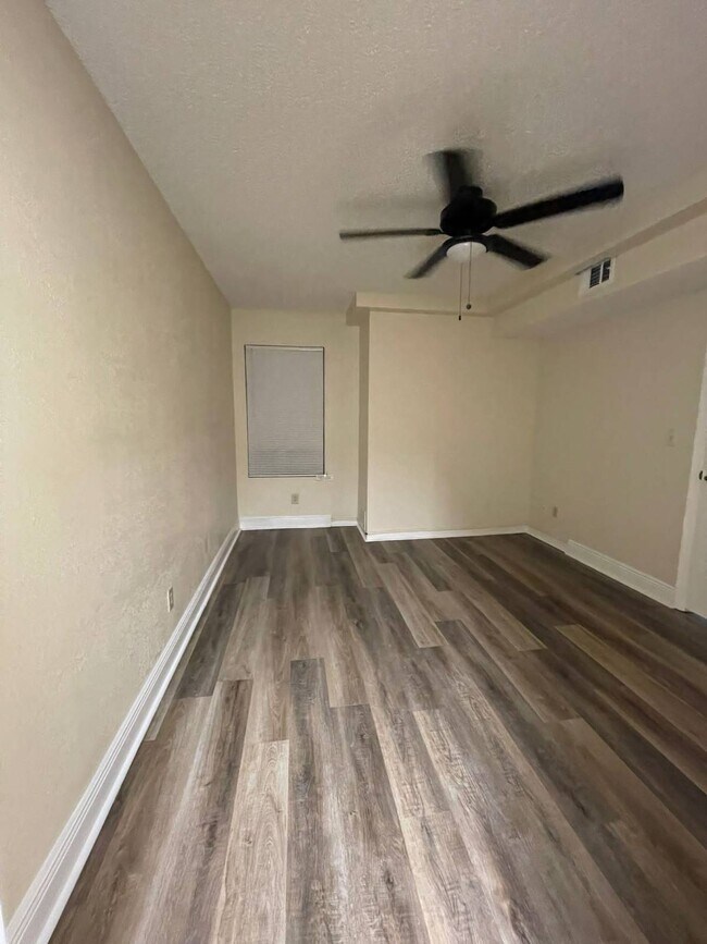 Building Photo - 420 Forestway Cir